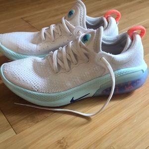 Nike Joyride Run Flyknit